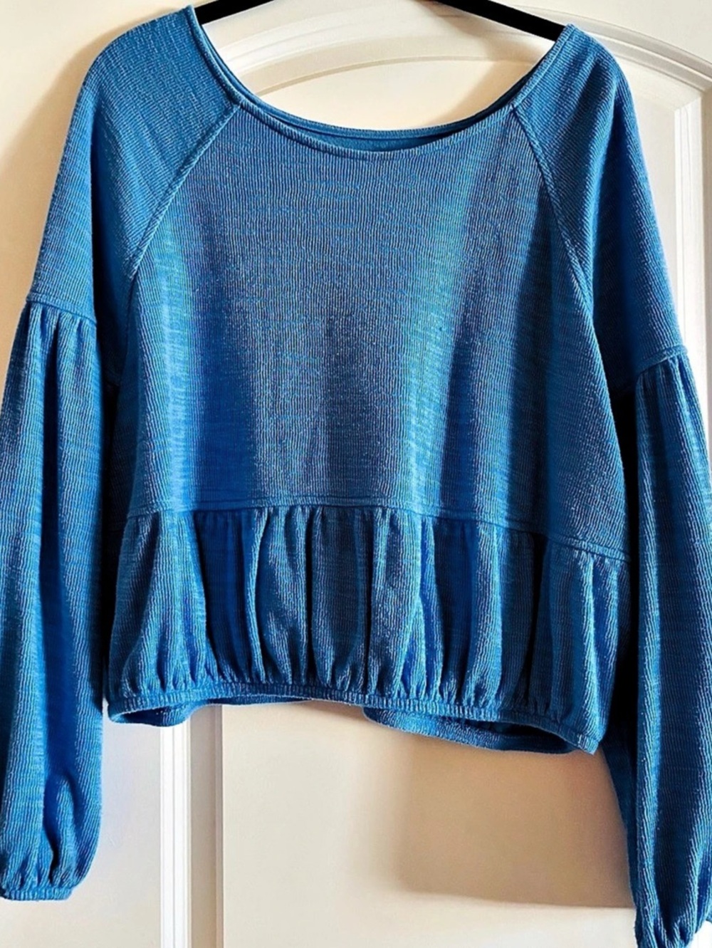 Aerie Long Sleeve Gathered short sweatshirt in Blue Size Medium Like New